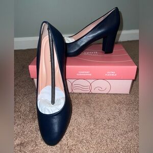 BNIB Easy Spirit Riley heels, Sz 7.5